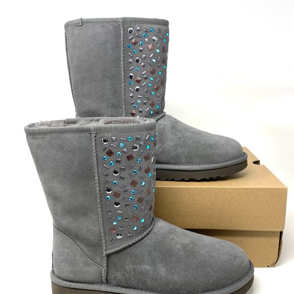 🌿Sale🌿 UGG Classic Short Stud Suede Fur Boots Grey Women Size 7 8 1119102-CHRC - Picture 3 of 10